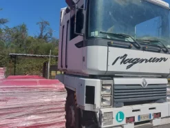 21#7675 Trattore stradale Renault