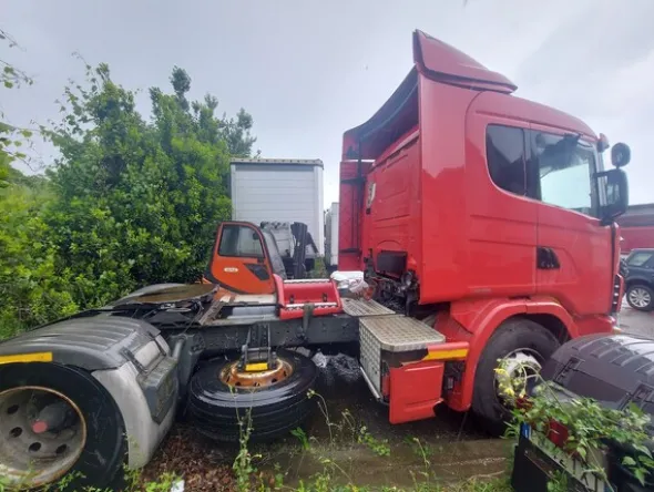 1#8417 Trattore stradale Scania