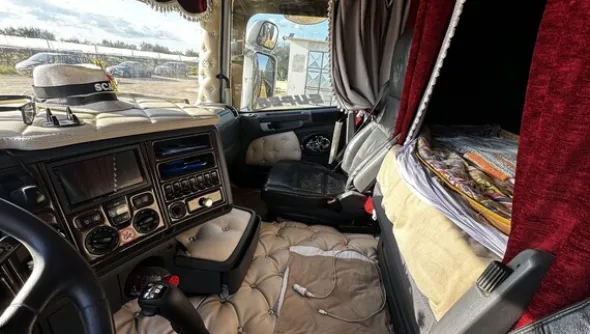 1#8332 Trattore stradale Scania R500