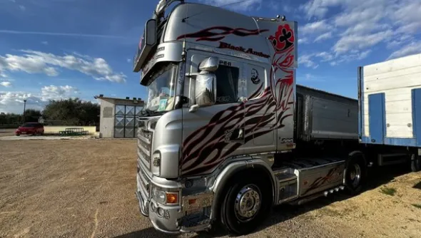 1#8332 Trattore stradale Scania R500