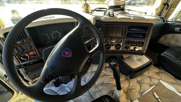 1#8332 Trattore stradale Scania R500