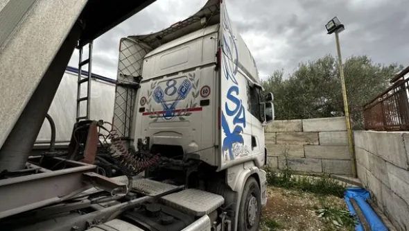 9#8332 Trattore stradale Scania R500