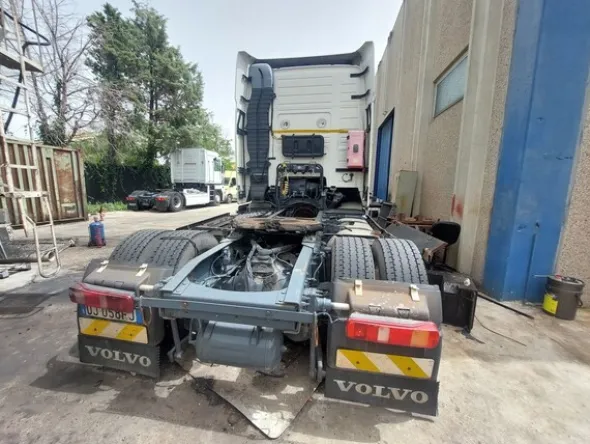5#8486 Trattore stradale Volvo