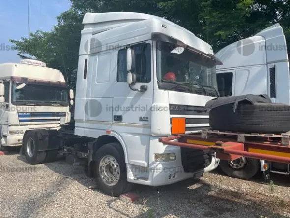 10#8581 Trattori stradali DAF e Attrezzatura da opificio