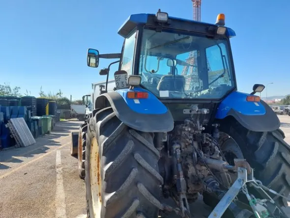 56#7528 Trattrice agricola New Holland