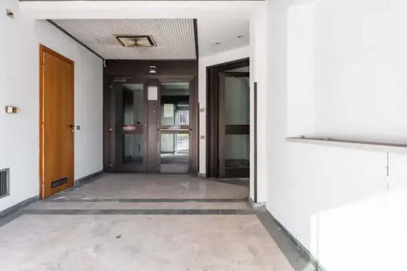 #15083 Tredici locali per ex istituto di credito