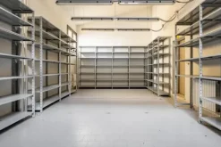 #15083 Tredici locali per ex istituto di credito