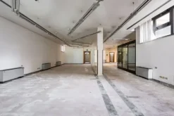 #15083 Tredici locali per ex istituto di credito