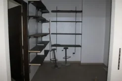 #14893 Tre negozi vicini in edificio polifunzionale