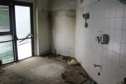 #14893 Tre negozi vicini in edificio polifunzionale
