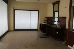 #14893 Tre negozi vicini in edificio polifunzionale