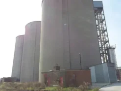 #25205 Tre sili con area pertinenziale