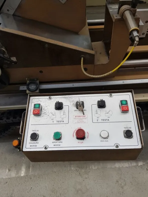 17#4980 Troncatrice FOM Industrie