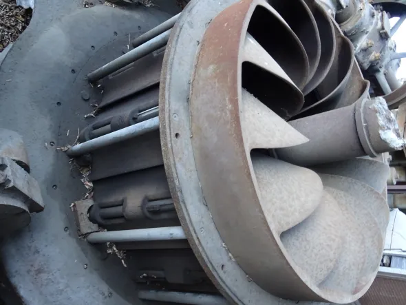 TURBINA FRANCIS a camera libera