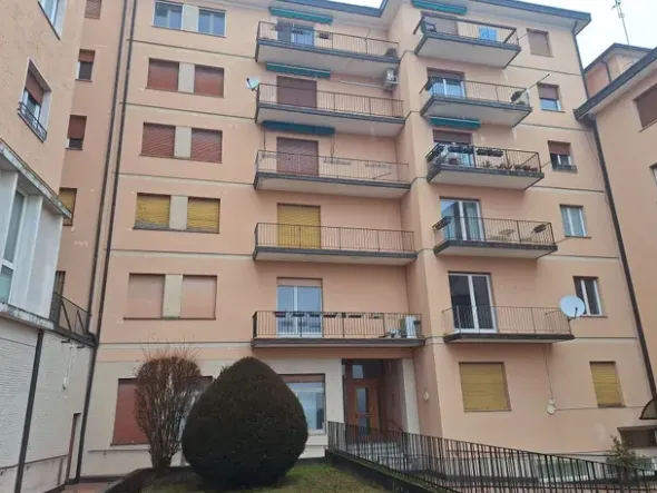 #2638541 Uffici al piano secondo con cantina di pertinenza