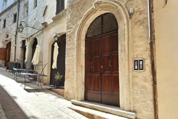 #23502 Uffici e alloggio in edificio storico ristrutturato