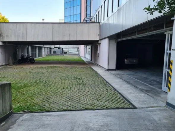 #14171 Uffici e posti auto in complesso condominiale