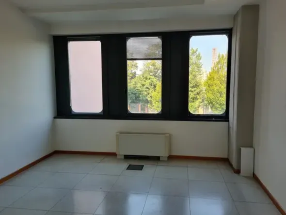 #14171 Uffici e posti auto in complesso condominiale