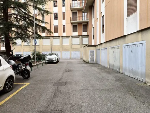 #25344 Uffici, garage e magazzini