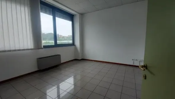#18156 Uffici in complesso commerciale