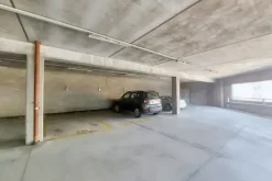 #24217 Ufficio al decimo piano e sette posti auto