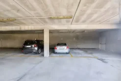 #24217 Ufficio al decimo piano e sette posti auto