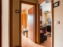 #15239 Ufficio al piano primo con lastrico solare