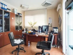 #15239 Ufficio al piano primo con lastrico solare