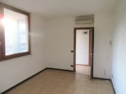 #9622 Ufficio al piano primo con posti auto coperti