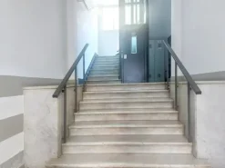 #2536108 Ufficio al piano primo in edificio residenziale