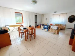 #22111 Ufficio al piano primo utilizzato come residenza