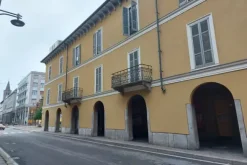 #18704 Ufficio al piano secondo con ampia autorimessa