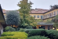 #18704 Ufficio al piano secondo con ampia autorimessa