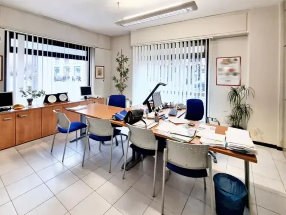 #22999 Ufficio al piano terra con archivio al seminterrato a reddito garantito