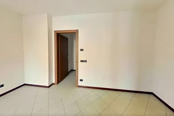 #2537759 Ufficio al piano terra con terrazzino e cantina