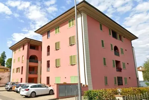 #2537759 Ufficio al piano terra con terrazzino e cantina