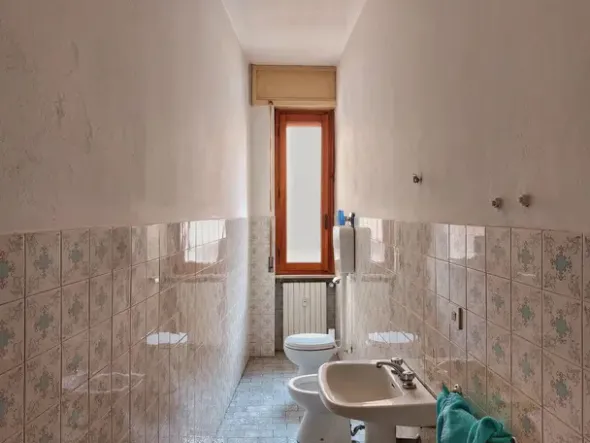 #19101 Ufficio al piano terra in complesso residenziale
