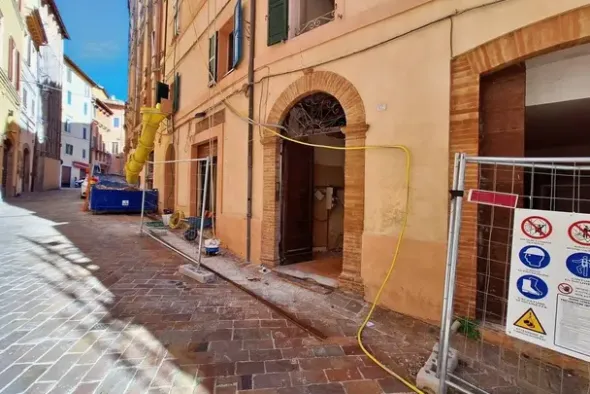 #22385 Ufficio al piano terzo in borgo medievale