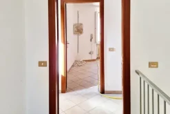 #22385 Ufficio al piano terzo in borgo medievale