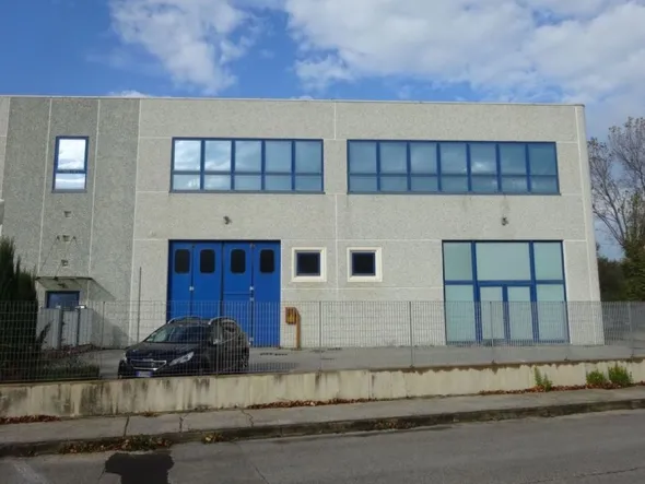 #1698 Ufficio arredato in zona artigianale