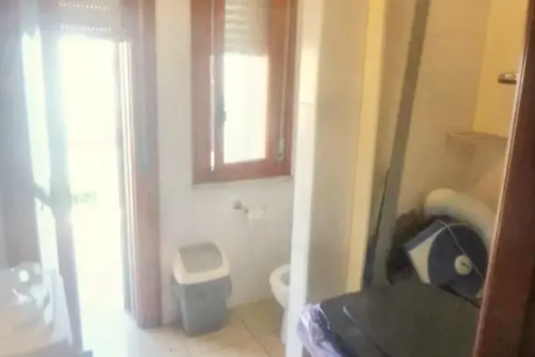 #25220 Ufficio con balconi in edificio condominiale