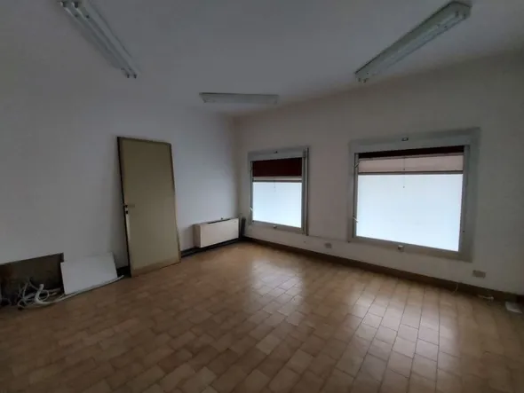 #14611 Ufficio con cantina e garage doppio