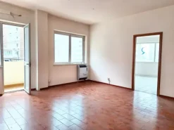 #23833 Ufficio con cantina e posto auto in edificio residenziale