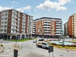 #23833 Ufficio con cantina e posto auto in edificio residenziale