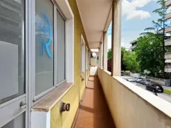 #23833 Ufficio con cantina e posto auto in edificio residenziale