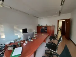 #15172 Ufficio con due posti auto e deposito