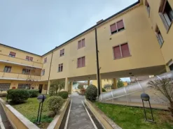 #15172 Ufficio con due posti auto e deposito