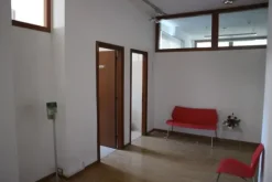 #2297 Ufficio con garage e area esterna. Lotto unico