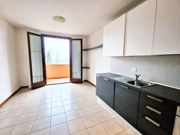 #23087 Ufficio con garage e cantina in edificio residenziale