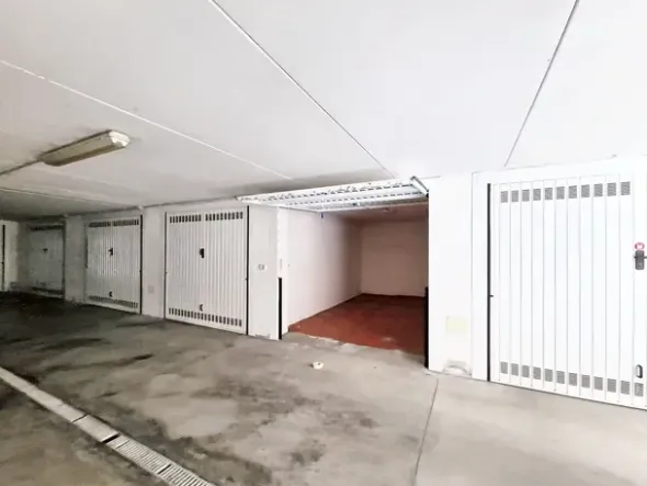 #23087 Ufficio con garage e cantina in edificio residenziale